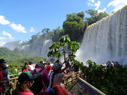 DESCUBRE LA MAGIA DE IGUAZÚ: UN VIAJE INOLVIDABLE